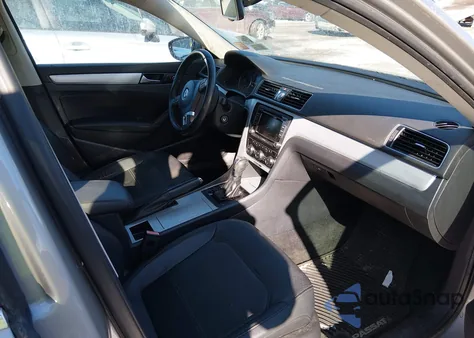 2012 Volkswagen Passat 2.5L Se z USA, uszkodzony, nr VIN 1VWBP7A39CC086169